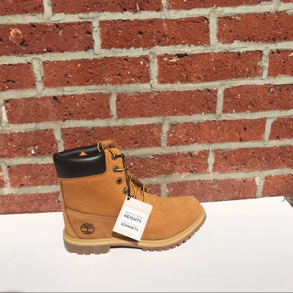 TIMBERLAND WOMEN PREMIUM 6INCH BOOTS. WDGED.